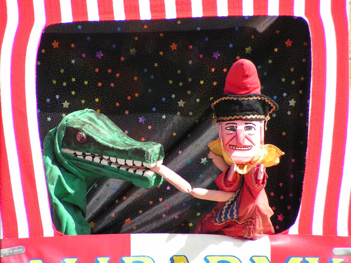 2013 The Crocodile Steals Mr. Punch's Sausages
